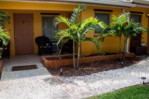 North Hollywood, 249 SW 14th St #1-3, Dania Beach, Florida 33004, image 1