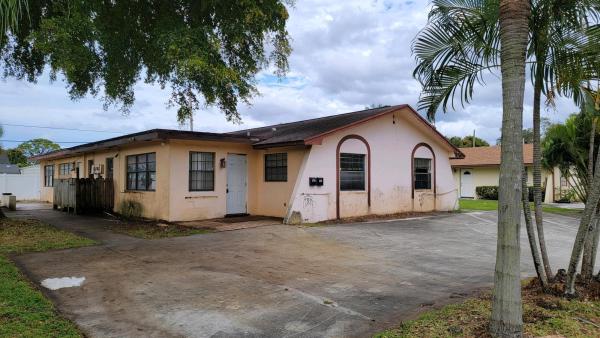 Knotty Pine Acres, 4789 Elmhurst Rd, West Palm Beach, Florida 33417, image 2