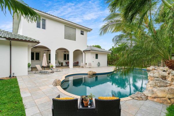 Hypoluxo Island, 804 E Marbella Ln E, Lantana, Florida 33462, image 1