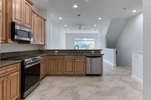 Cielo Townhomes, 4511 Artesa Way, Palm Beach Gardens, Florida 33418, image 2
