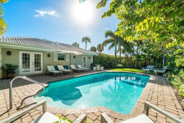 Hypoluxo Island, 823 W Marbella Ln W, Lantana, Florida 33462, image 1