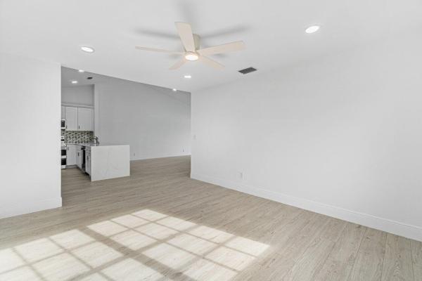 Emerald Pointe, 7919 Lake Sands Dr, Delray Beach, Florida 33446, image 3