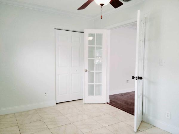 Knowles Court, 518 59th St, West Palm Beach, Florida 33407, image 2