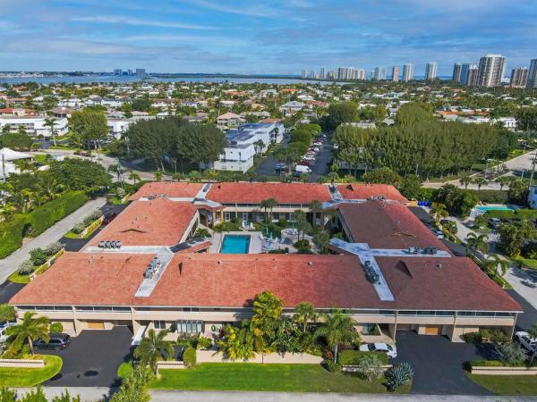 Courtyard, 1100 Surf Rd #114, Riviera Beach, Florida 33404, image 1