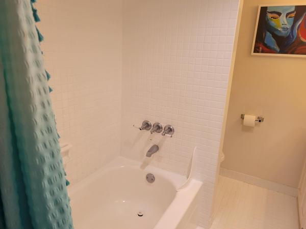 Monaco Gardens, 860 SE 6th Ave #208, Deerfield Beach, Florida 33441, image 2