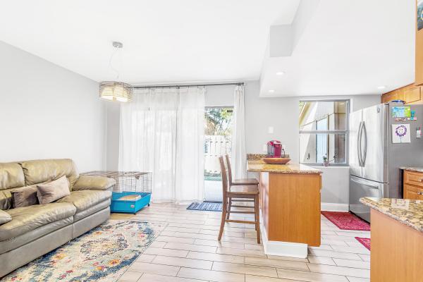 Sandtree Townhouses, 922 Sandtree Dr, Palm Beach Gardens, Florida 33403, image 2