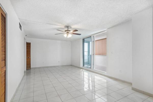 The Royal Club, 2457 Collins Ave #605, Miami Beach, Florida 33140, image 2