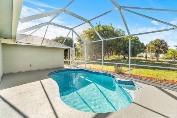 Floresta Pointe, 249 SE Crosspoint Dr, Port St. Lucie, Florida 34983, image 2