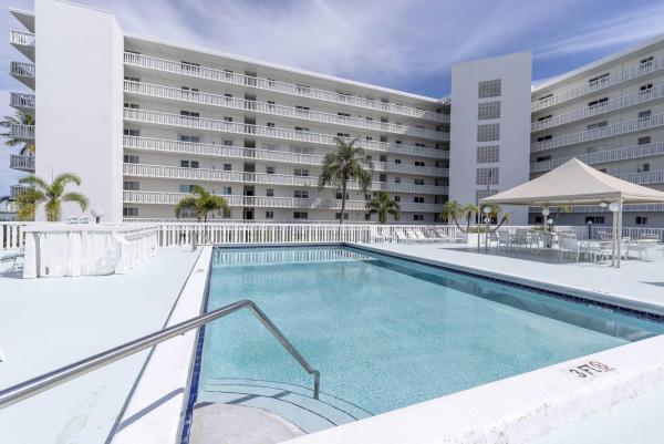 Lake Harbour Towers South, 301 Lake Shore Dr #103, Lake Park, Florida 33403, image 1