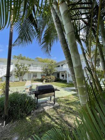 Hovianna, 514 S C St #8, Lake Worth Beach, Florida 33460, image 1