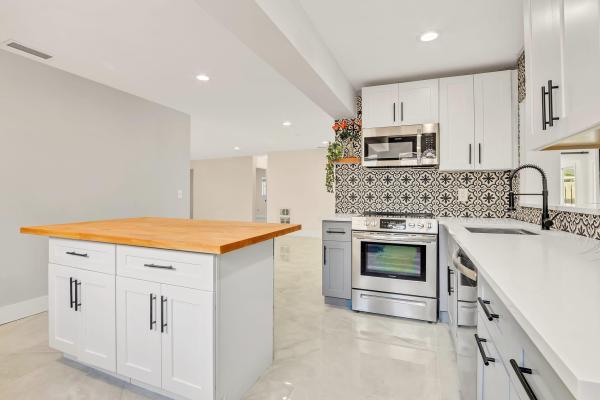 Palm Beach Gardens Estates, 526 Ivy Ave, Palm Beach Gardens, Florida 33410, image 1