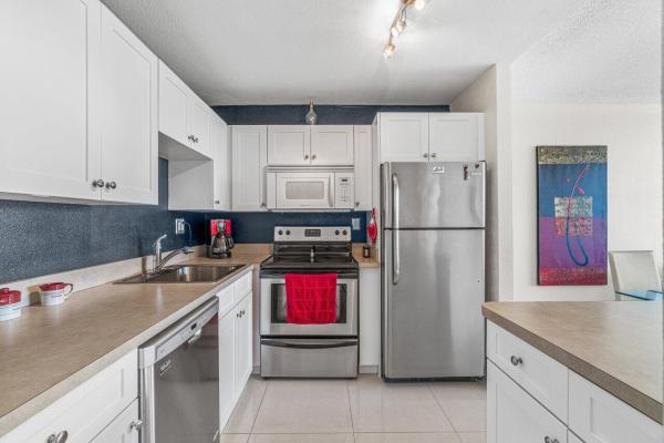 Lakeshore Club, 1830 Embassy Dr #313, West Palm Beach, Florida 33401, image 2