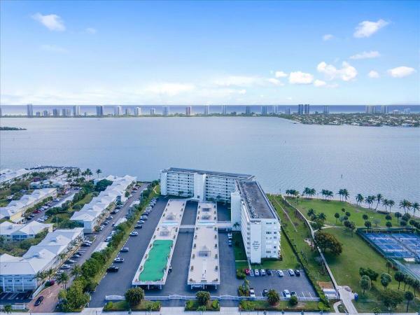 Lake Harbour Towers East, 801 Lake Shore Dr #204, Lake Park, Florida 33403, image 1