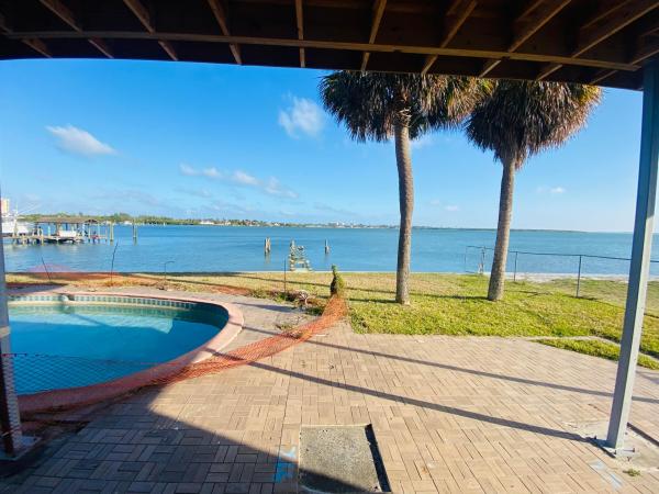 Fort Pierce Residential, 1635 Thumb Point Dr, Fort Pierce, Florida 34949, image 1