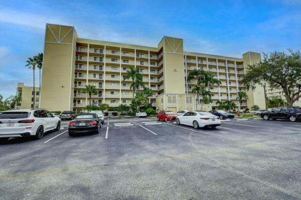 Huntington Lakes 5, 7290 Ashford Pl #104, Delray Beach, Florida 33446, image 2