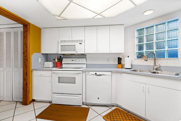 Weybridge Townhomes, 121 Weybridge Cir #B, Royal Palm Beach, Florida 33411, image 3