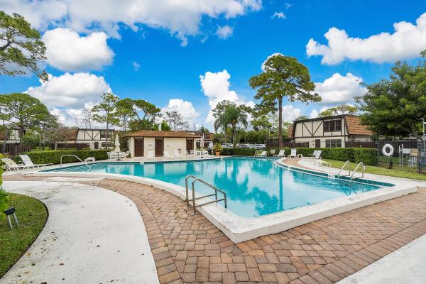 Weybridge Townhomes, 121 Weybridge Cir #B, Royal Palm Beach, Florida 33411, image 1