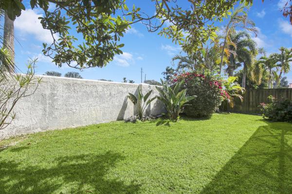 La Lique At Crystal Pointe, 2518 La Lique Cir, Palm Beach Gardens, Florida 33410, image 2