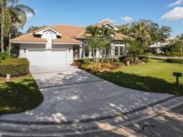The Island, 10 Martinique Cv, Palm Beach Gardens, Florida 33418, image 2