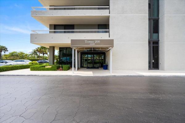Water Glades, 5550 N Ocean Dr #3D, Riviera Beach, Florida 33404, image 2