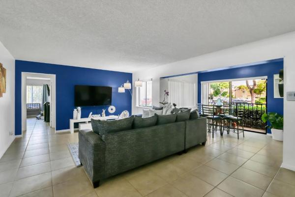 Pine Ridge North 1, 514 Shady Pine Way #D1, Greenacres, Florida 33415, image 2