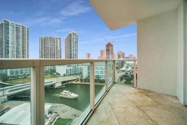 Brickell On The River North Tower, 31 SE 5th St #1807, Miami, Florida 33131, image 2