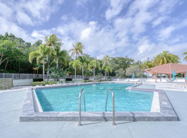 Arlen House East, 100 Bayview Dr #Ph12, Sunny Isles Beach, Florida 33160, image 2