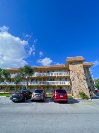 Village Green 1, 600 Village Green Ct #123, Palm Springs, Florida 33461, image 3