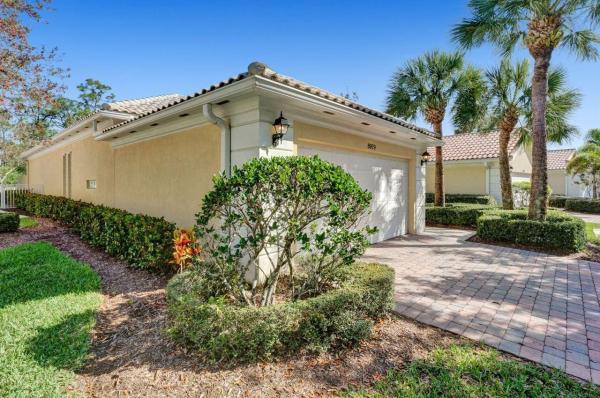 Carleton Oaks, 8979 Oldham Way, Palm Beach Gardens, Florida 33412, image 2