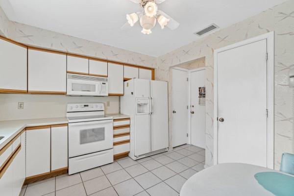Greentree Villas, 10051 Eaglewood Rd #A, Boynton Beach, Florida 33436, image 1