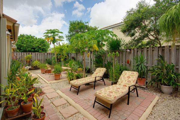 Karenero Falls, 9057 SW 161st Ter, Palmetto Bay, Florida 33157, image 2