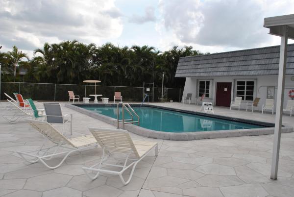 Fernley 1 At Cresthaven Townhomes, 2886 Fernley Dr E #33, West Palm Beach, Florida 33415, image 1