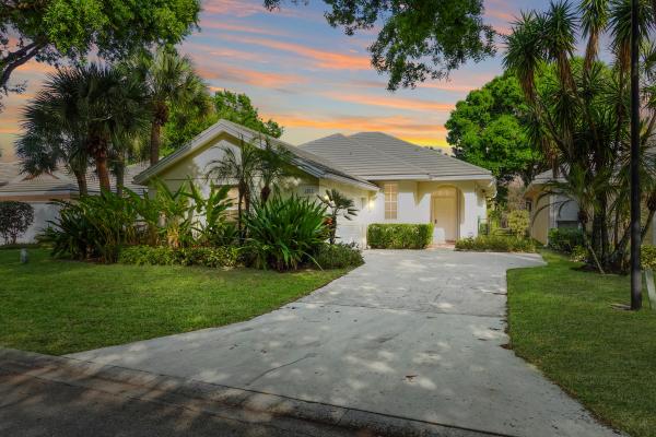 Bedford At Lake Catherine, 2003 Bedford Dr, Palm Beach Gardens, Florida 33403, image 1