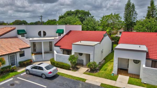 Deer Pointe, 289 NW 36th Ave, Deerfield Beach, Florida 33442, image 2