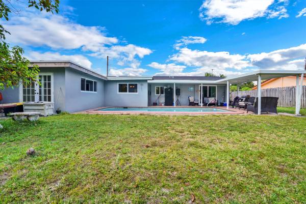 Sunrise Golf Village, 6752 NW 21st St, Sunrise, Florida 33313, image 2