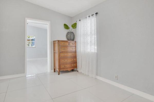 Englewood Manor, 2902 Buckley Ave, Lake Worth, Florida 33461, image 2