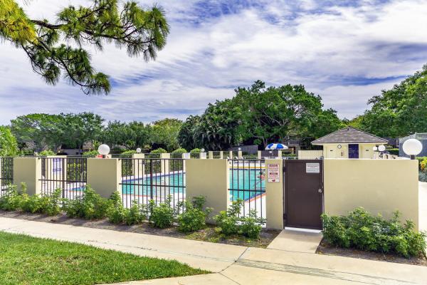 Glenwood Townhomes, 1214 12th Ter, Palm Beach Gardens, Florida 33418, image 2
