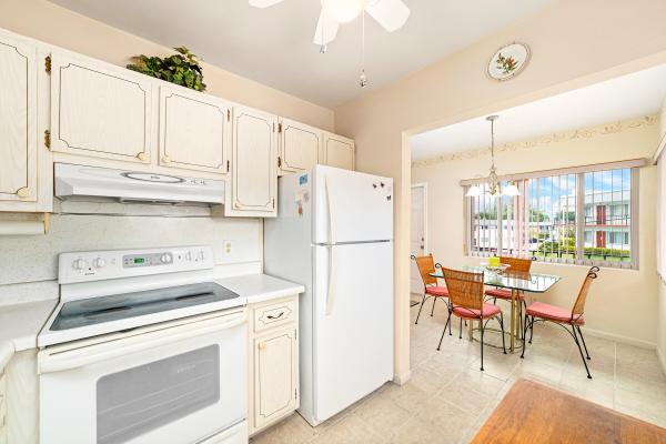 Murry Hills, 3120 Lake Osborne Dr #214, Lake Worth Beach, Florida 33461, image 2