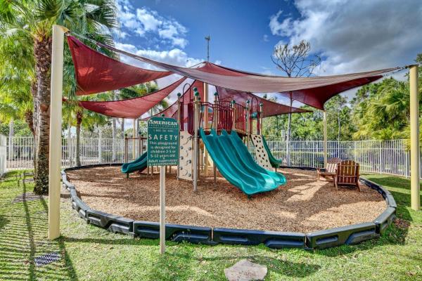 Thoroughbred Lake Estates, 10408 Olde Clydesdale Cir, Lake Worth, Florida 33449, image 2