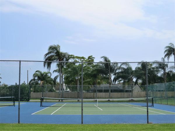 33 Meadows Dr, Boynton Beach, Florida 33436, image 2