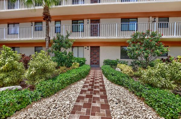 Huntington Towers, 7370 S Oriole Blvd 102, Delray Beach, Florida 33446, image 1