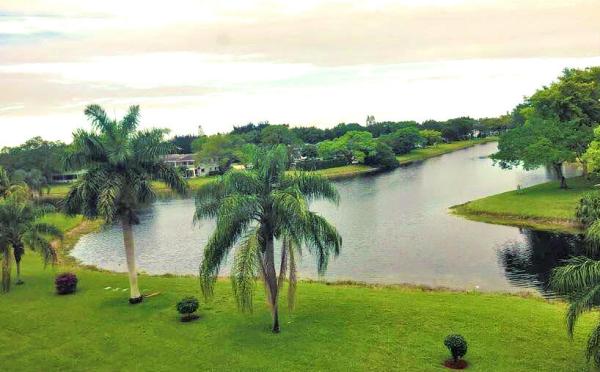 Oakridge, 4004 Oakridge A, Deerfield Beach, Florida 33442, image 2