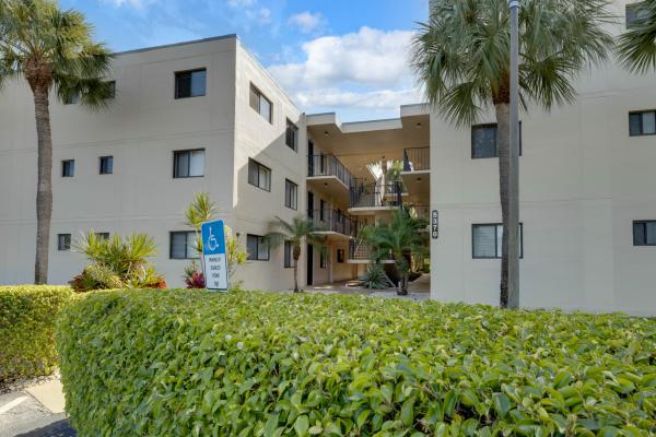 Cypress At Las Verdes, 5370 Las Verdes Cir #305, Delray Beach, Florida 33484, image 3