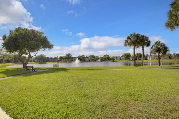 Cypress At Las Verdes, 5370 Las Verdes Cir #305, Delray Beach, Florida 33484, image 2