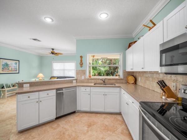 Southeast Landing Place, 9826 SE Landing Pl, Tequesta, Florida 33469, image 2