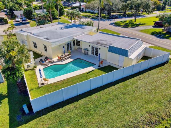 Palm Beach Gardens Estates, 661 Riverside Dr, Palm Beach Gardens, Florida 33410, image 1