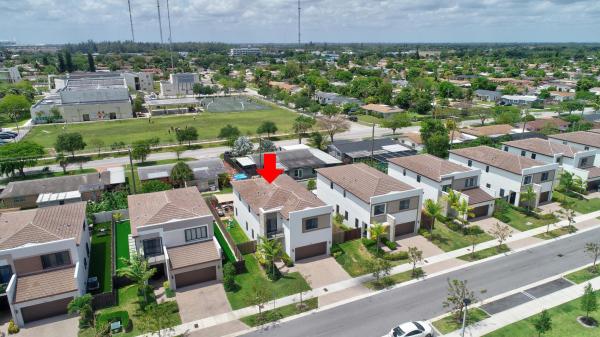 Las Ramblas At Via Ventura, 20864 NE 2nd Ct, Ives Estates, Florida 33179, image 1