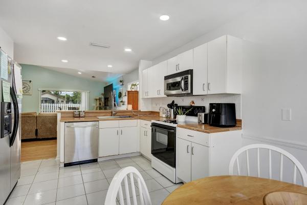 Colors At Rainbow Lakes, 6001 Aquamarine Way, Boynton Beach, Florida 33472, image 1