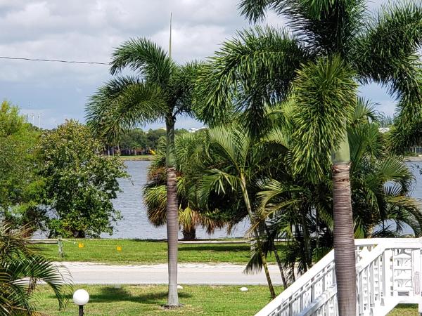 Lakeside Point Gardens, 2180 Lake Osborne Dr #18, Lake Worth Beach, Florida 33461, image 3