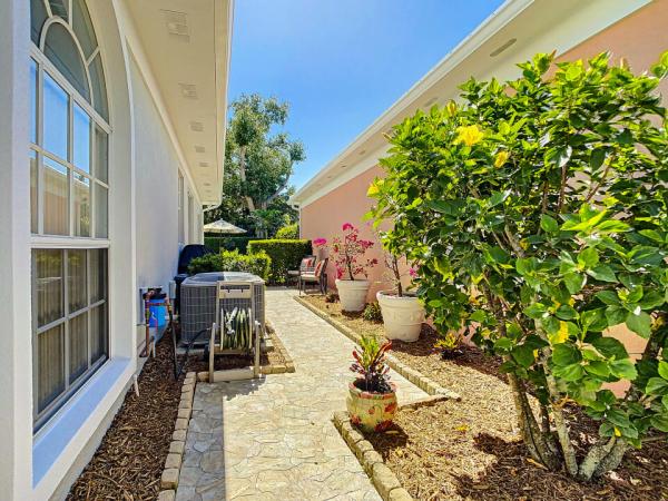 Garden Oaks, 8481 E Garden Oaks Cir, Palm Beach Gardens, Florida 33410, image 2